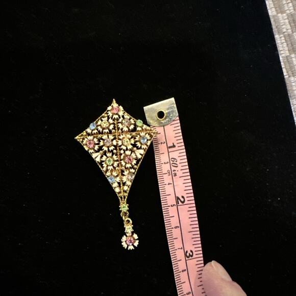Vtg Flower 3D Surface KITE Brooch Gold Tone Multicolor Rhinestones Enamel - Picture 2 of 7